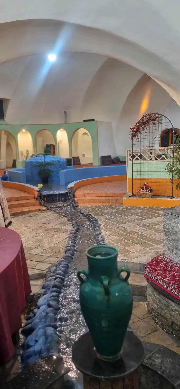 کافه رستوران تات، تصویر ۲