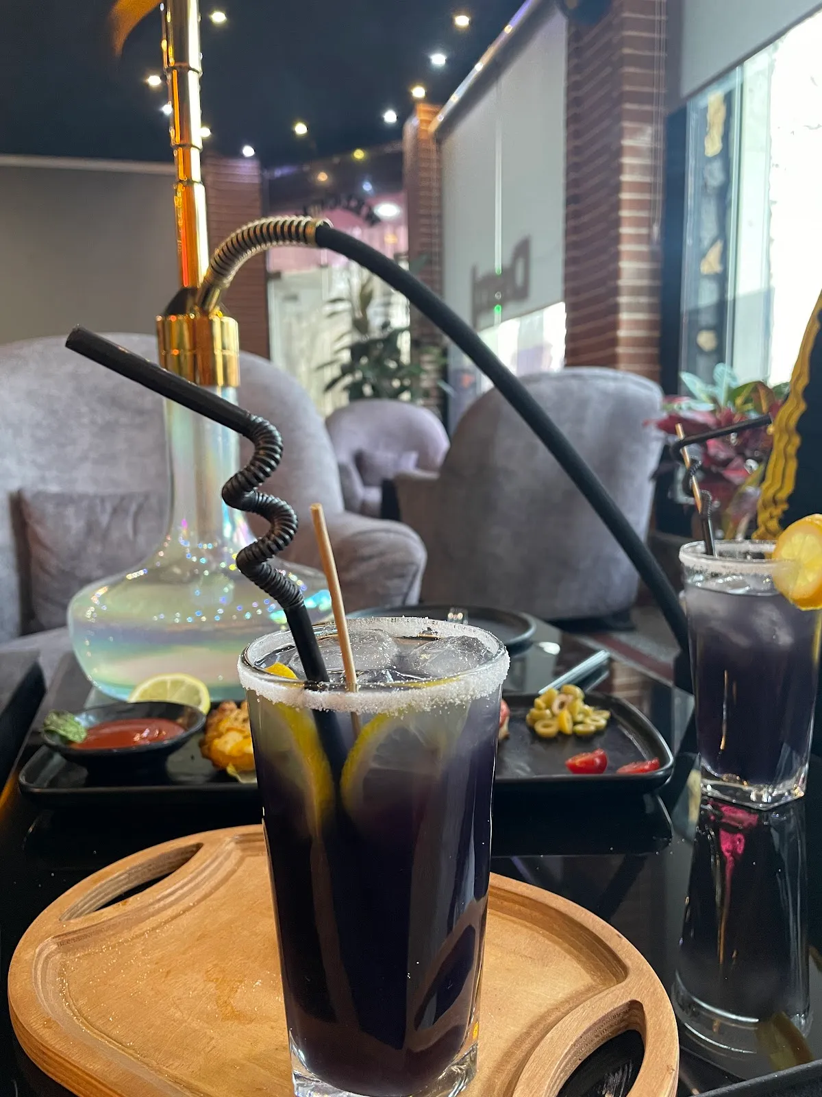 کافه دنج تیسفون، تصویر ۲
