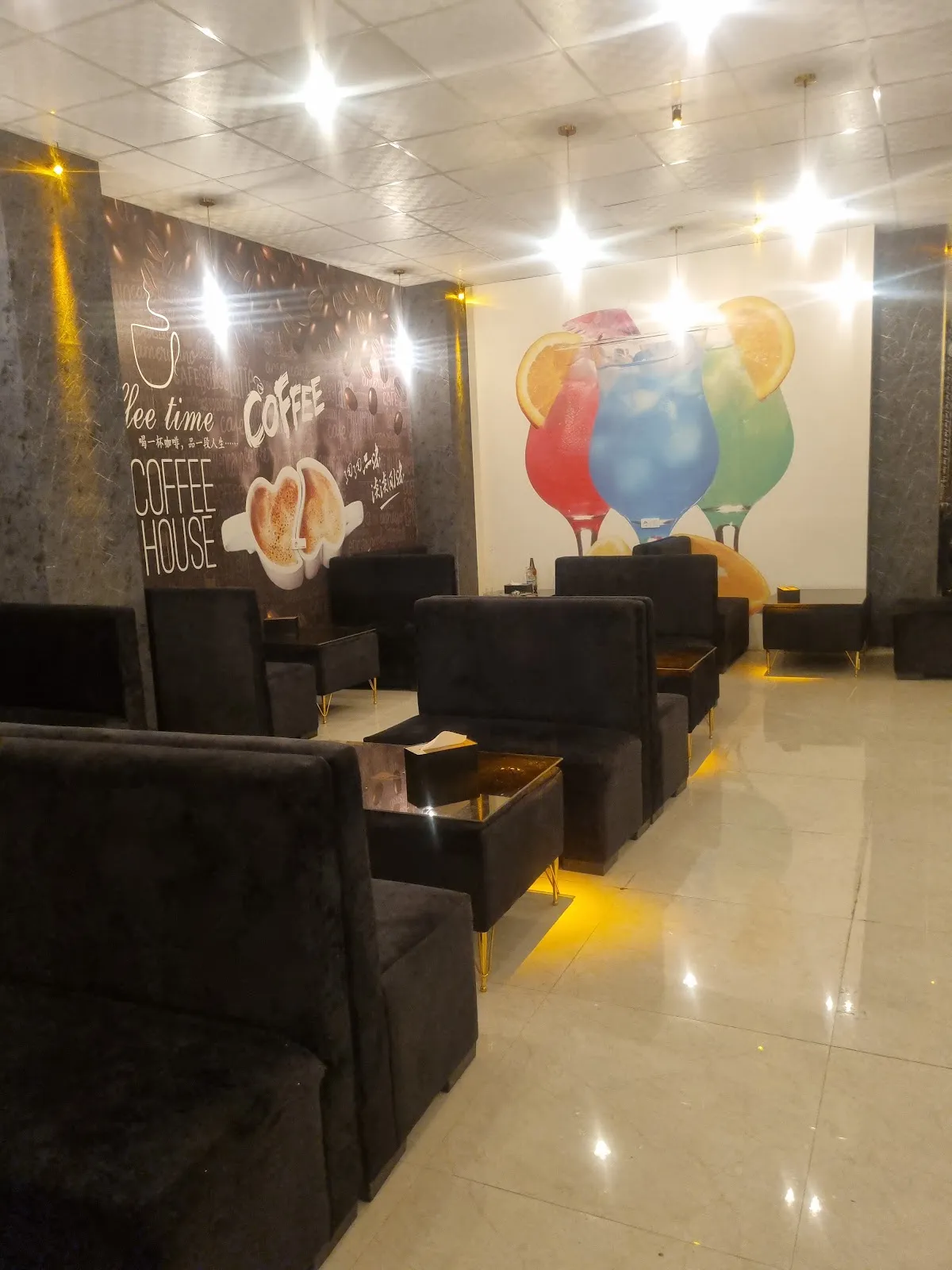 کافه فست‌فود ماکان، تصویر ۳