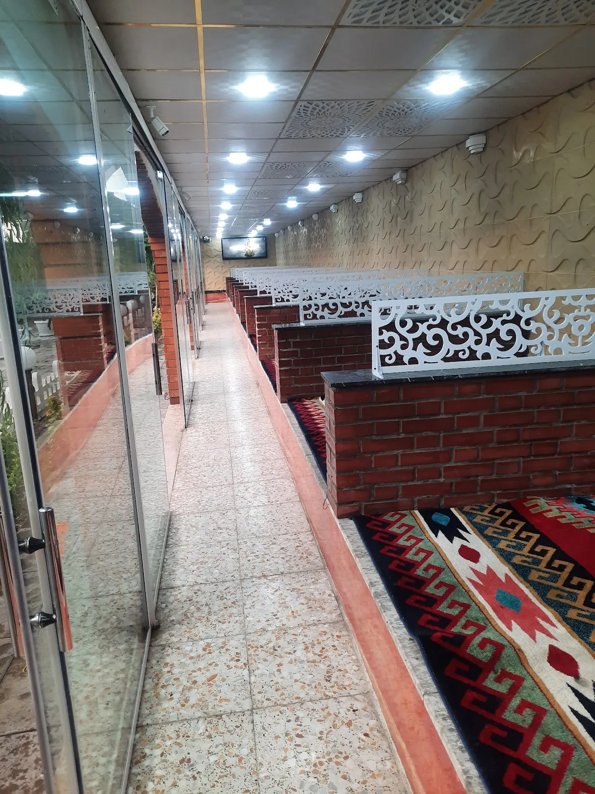 کافه باغ معین، تصویر ۳