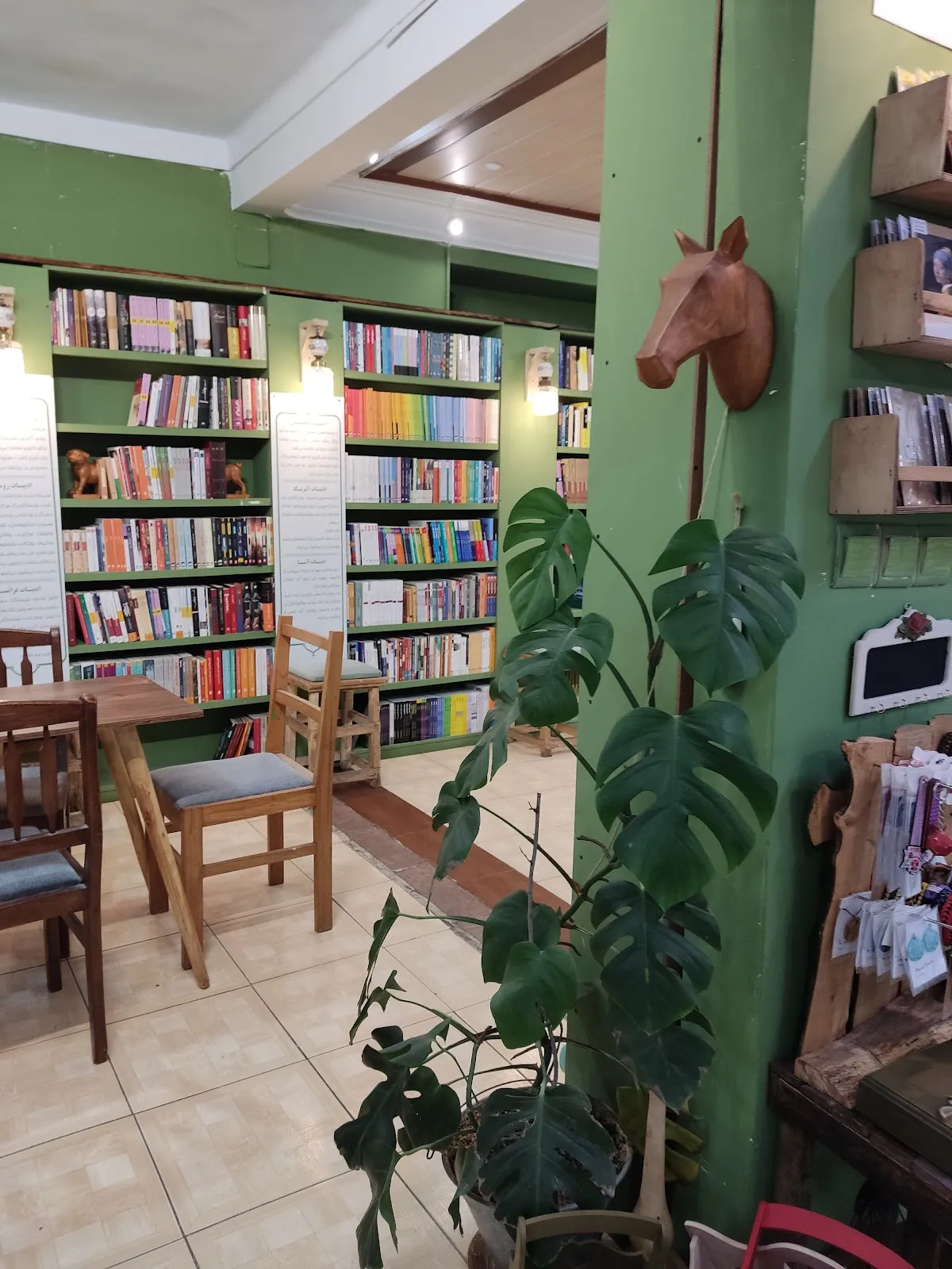 تصویر کافه کتاب قزوین