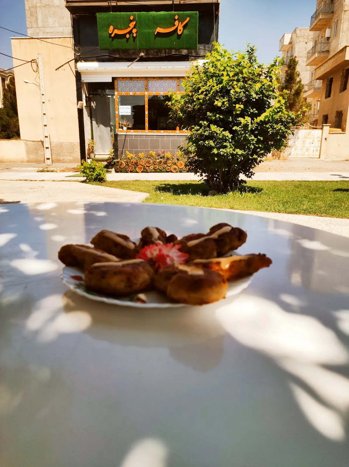کافه ویش، تصویر ۲