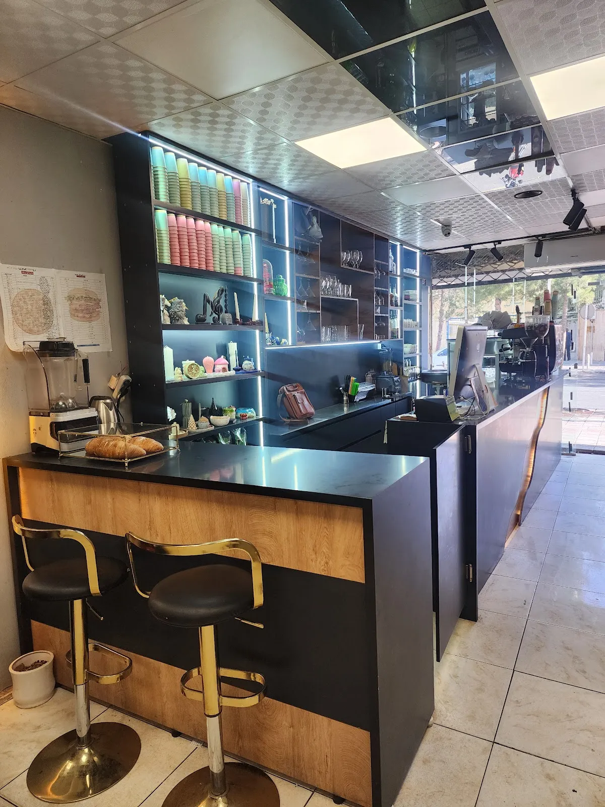 کافه موری، تصویر ۴
