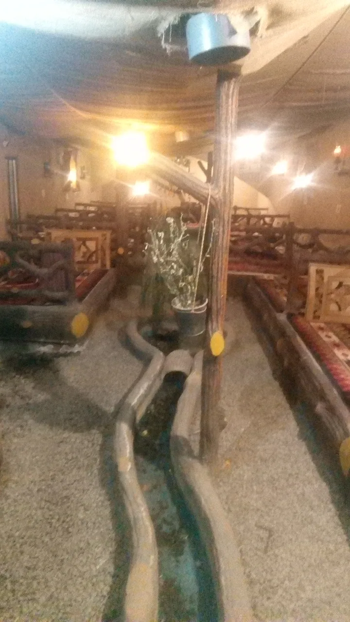 کافه اهورا، تصویر ۲