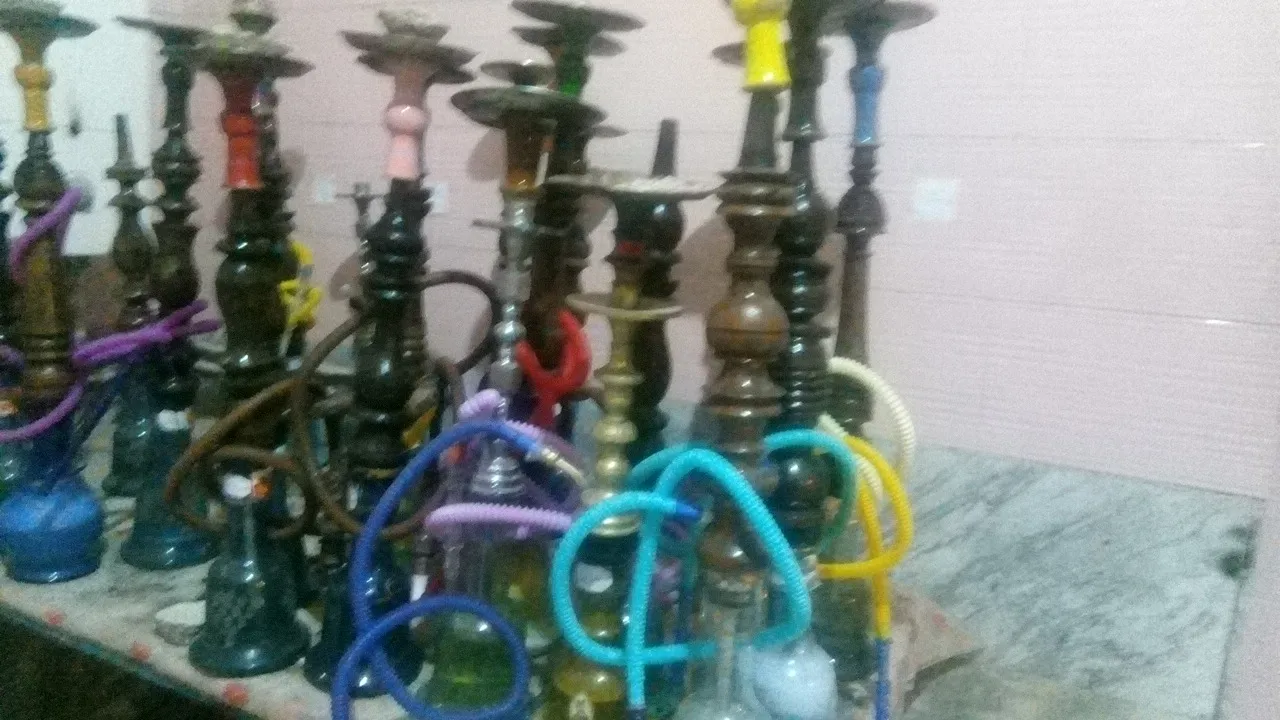 کافه اهورا، تصویر ۴