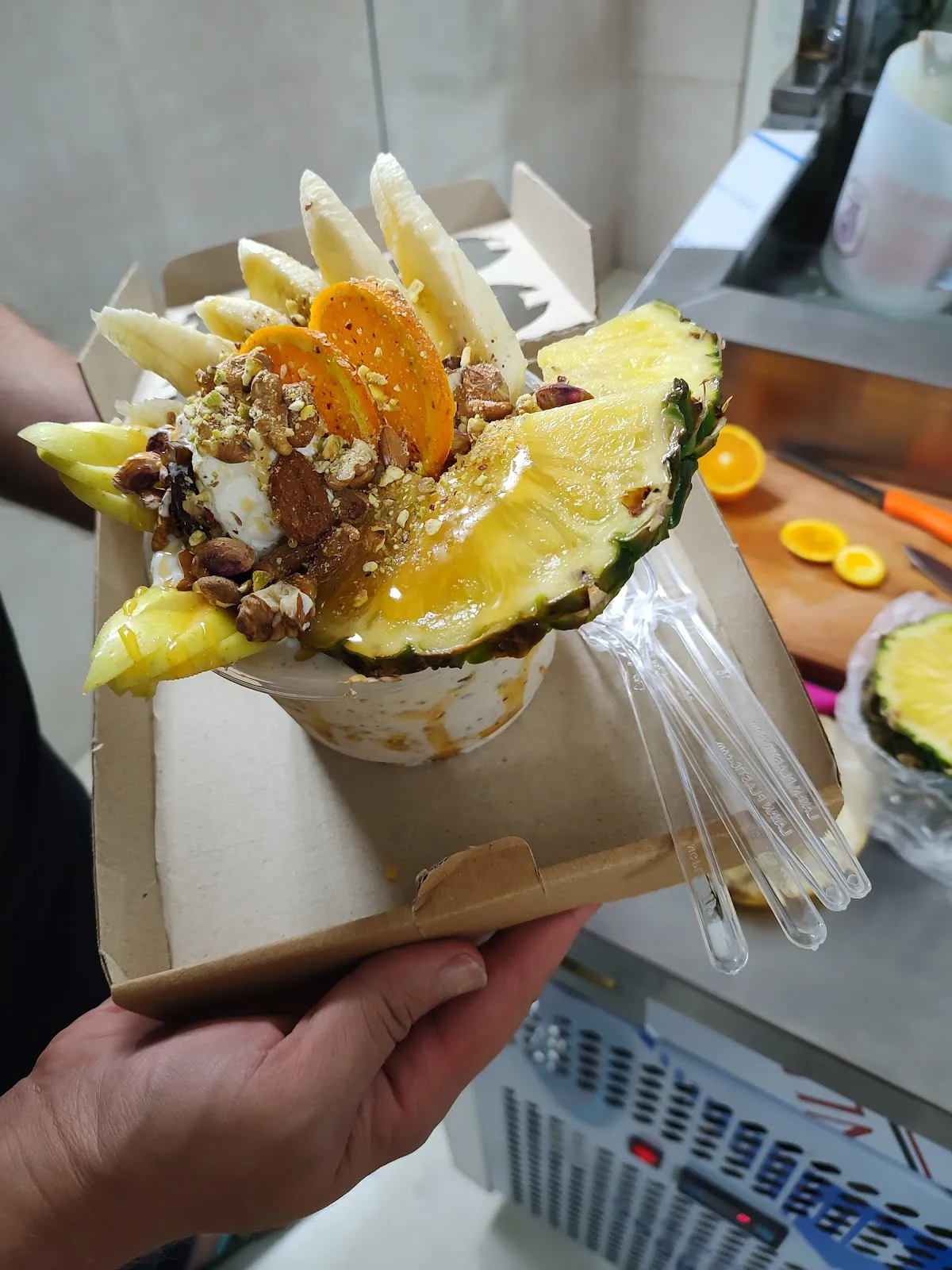 کافه بستنی ملک، تصویر ۲
