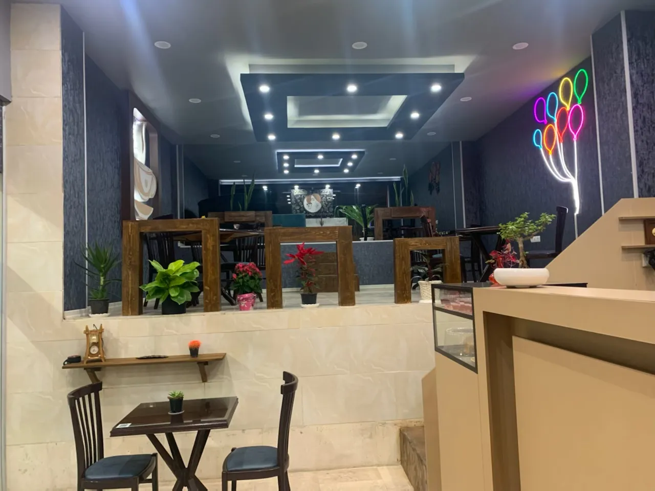 کافه ملانی، تصویر ۲