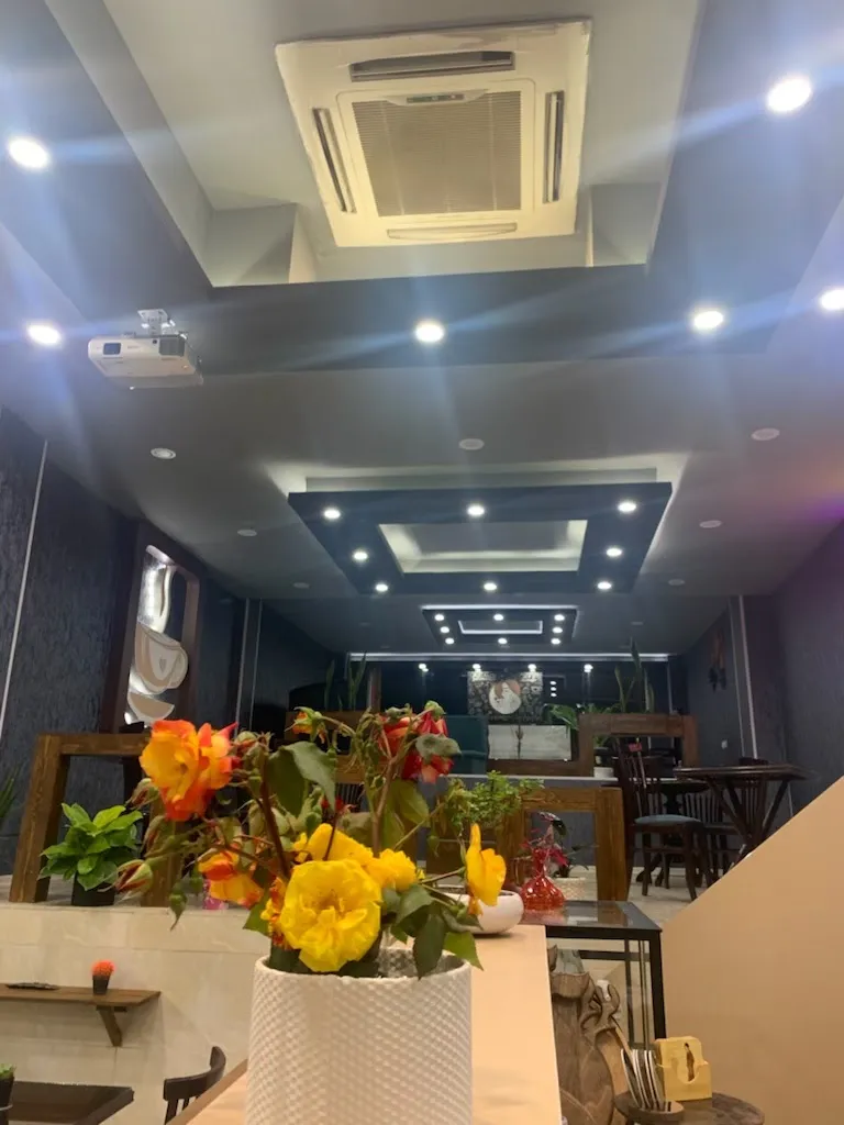کافه ملانی، تصویر ۴