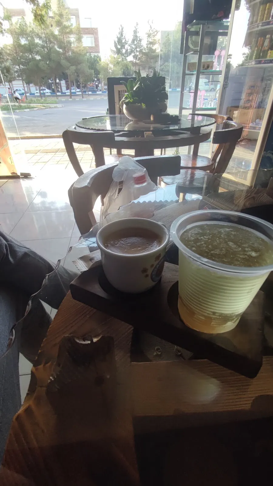 کافه طاووس، تصویر ۴