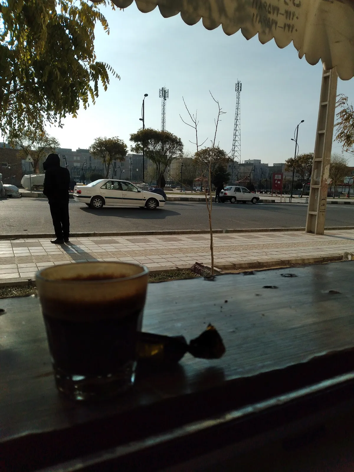 کافه پنجره، تصویر ۴