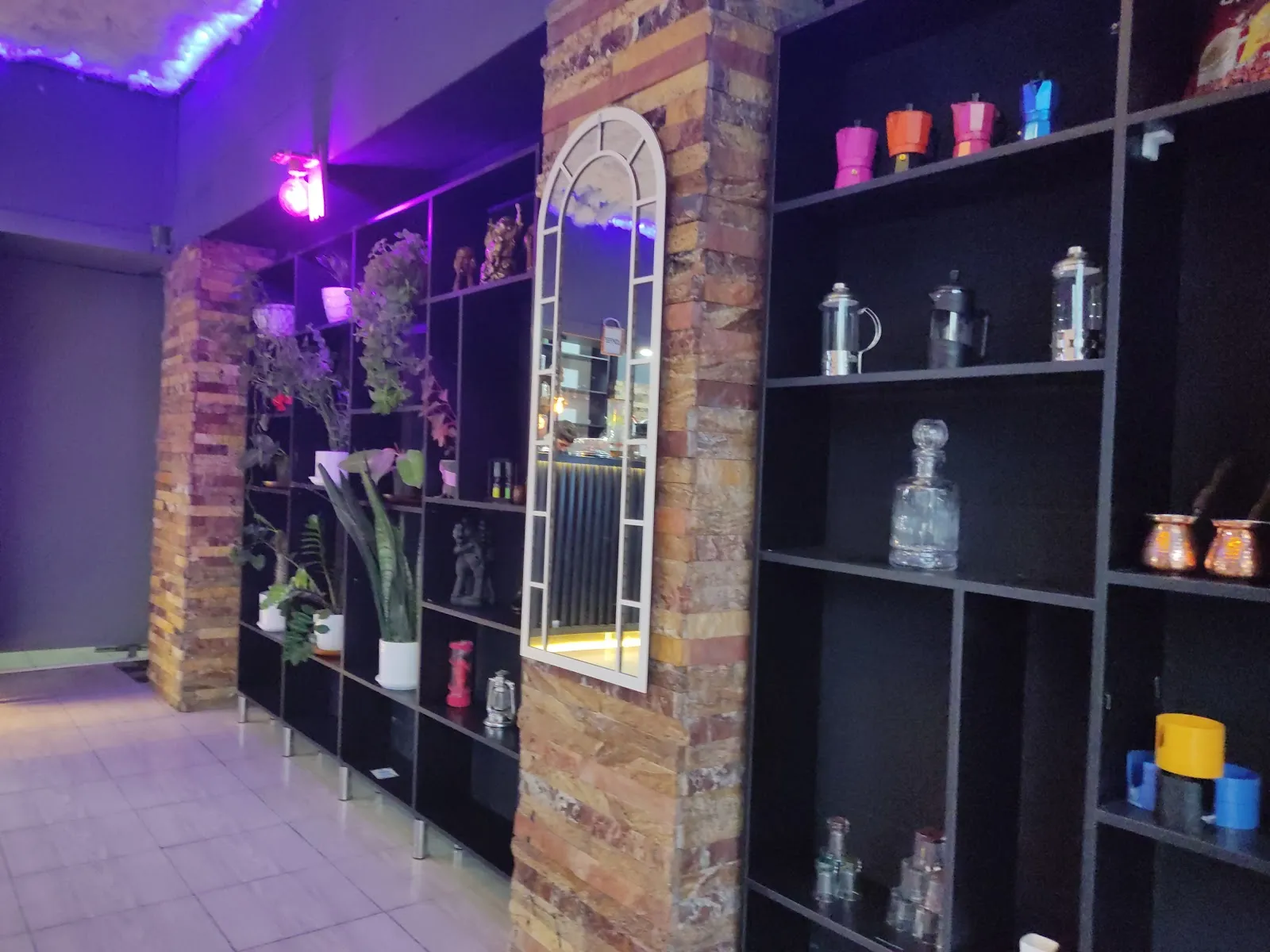 کافه اف، تصویر ۳