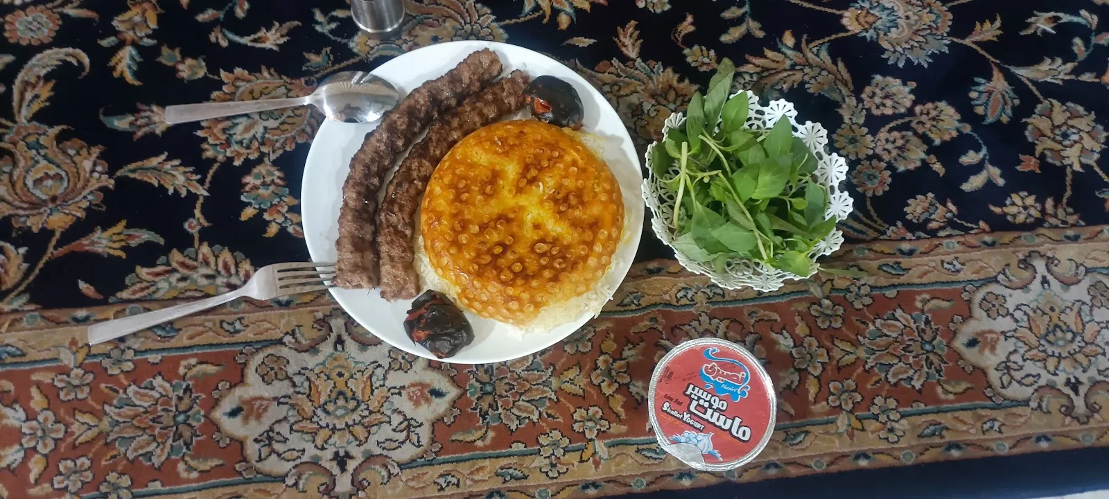 کافه رستوران کاج، تصویر ۲