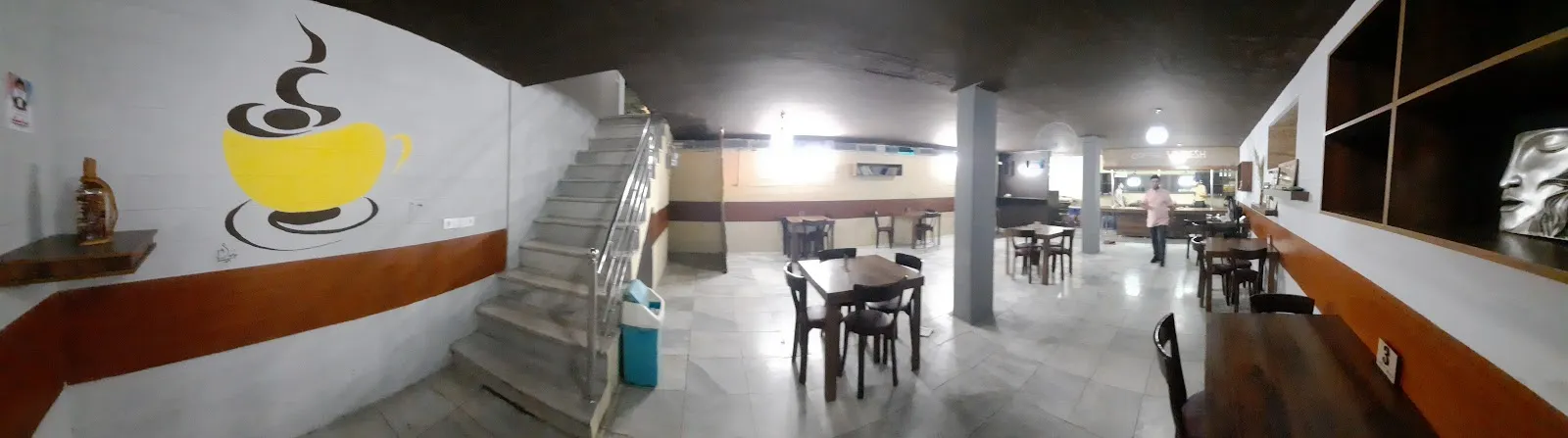 کافه وارِش، تصویر ۲