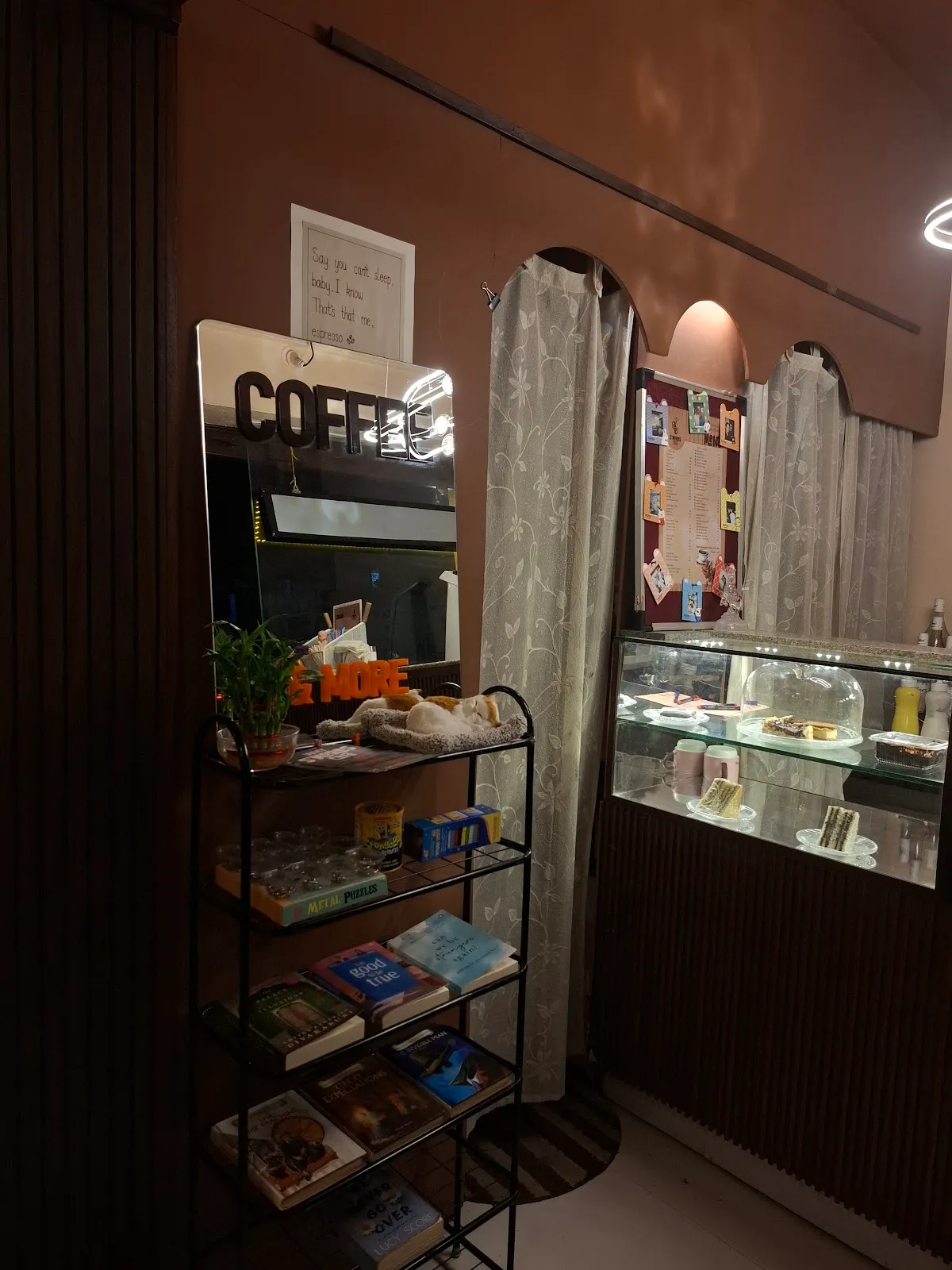کافه اس‌مورز، تصویر ۴
