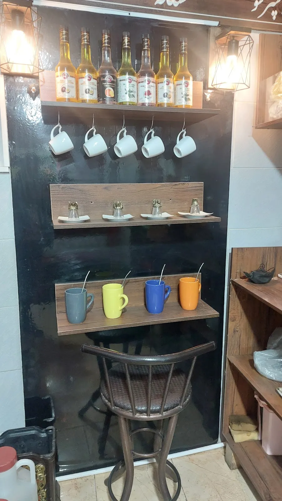 کافه آبمیوه ویونا، تصویر ۵