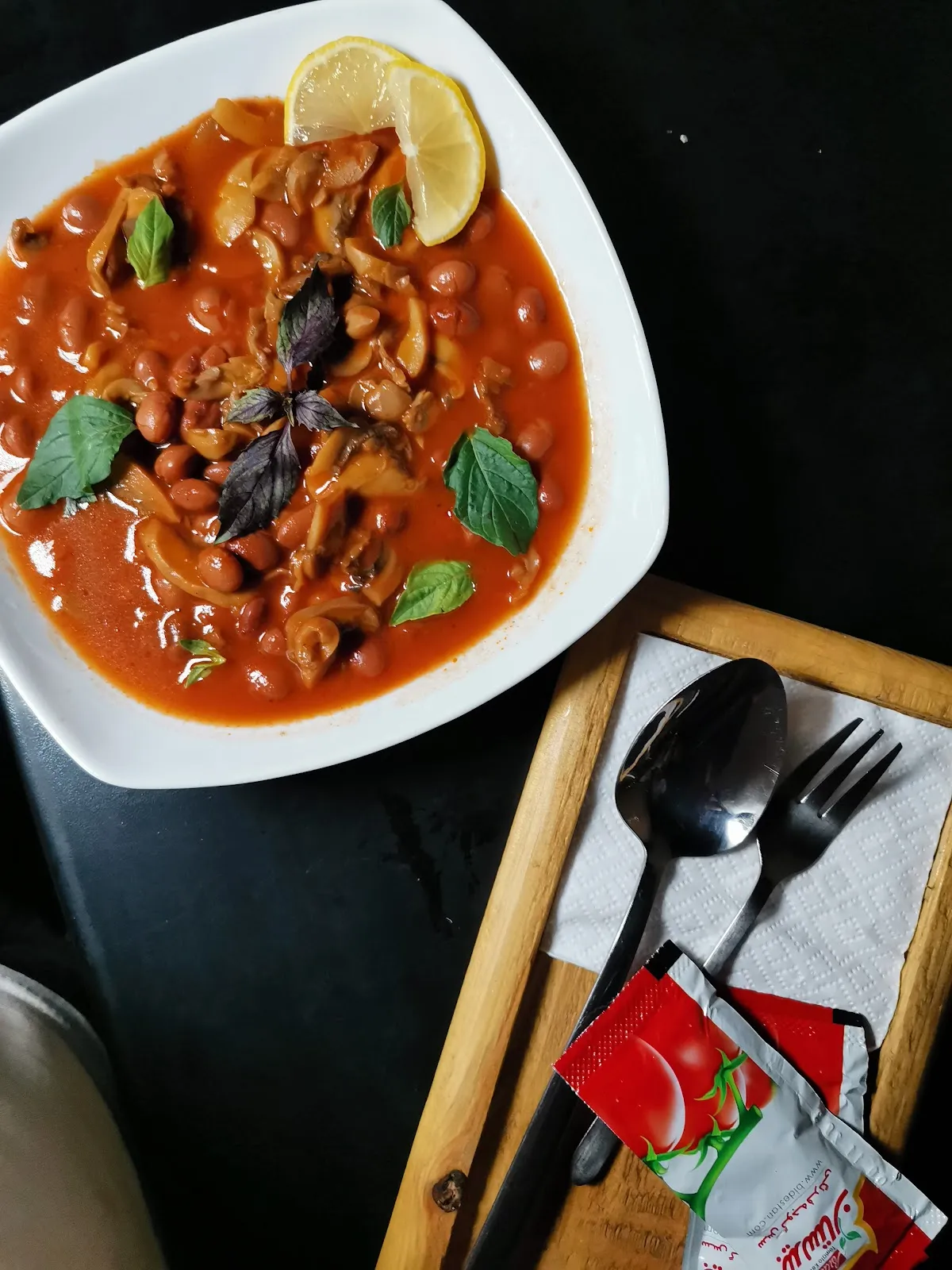 کافه گرام، تصویر ۲