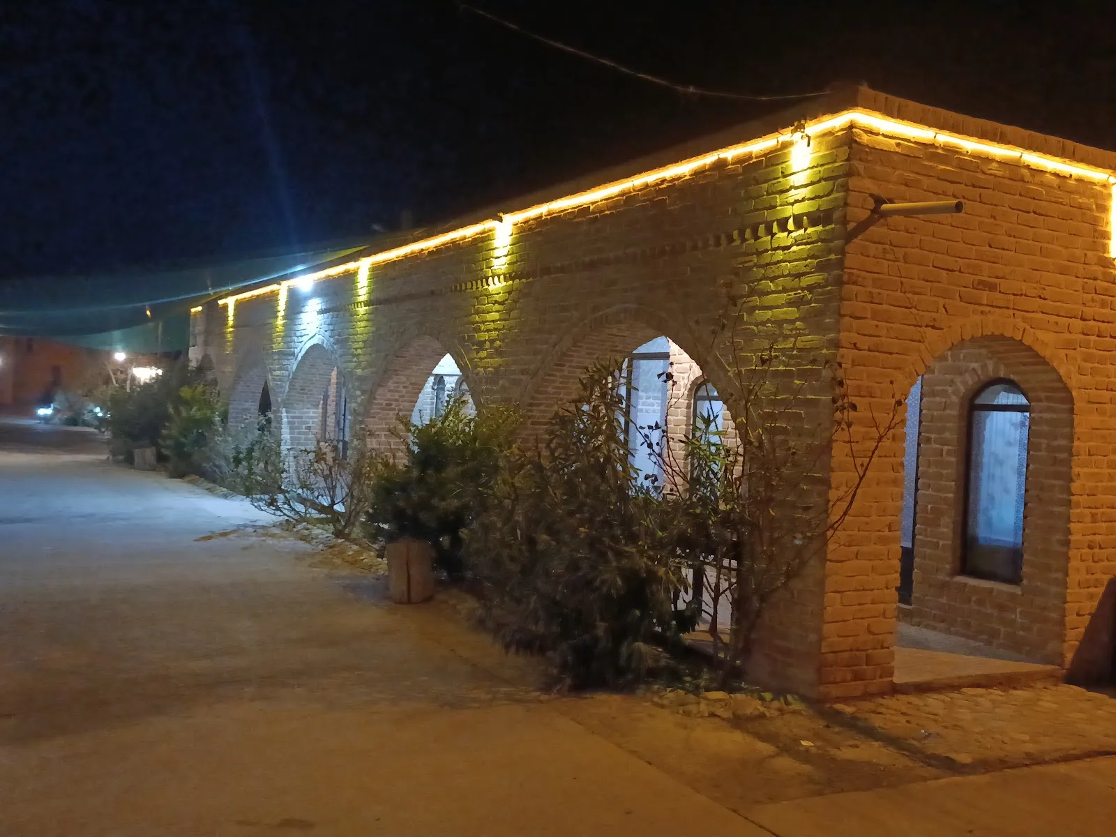 کافه هیرو، تصویر ۳