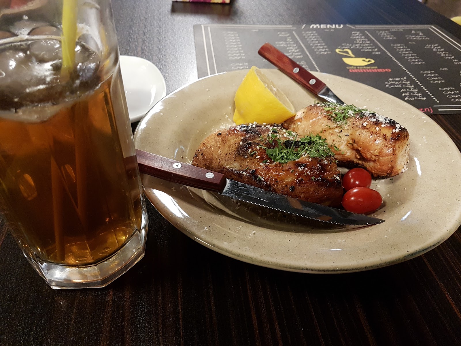 کافه رستوران آرماندو، تصویر ۲