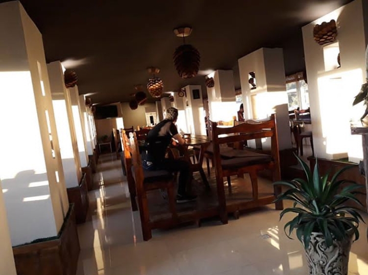 کافه رستوران تندوری، تصویر ۵