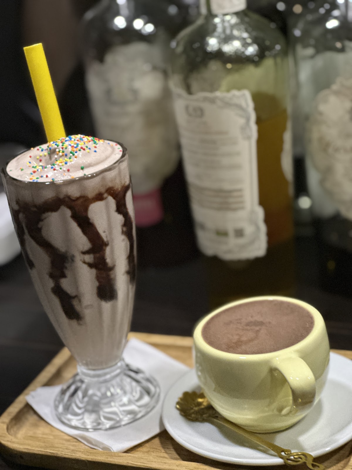 کافه چاپلین، تصویر ۳