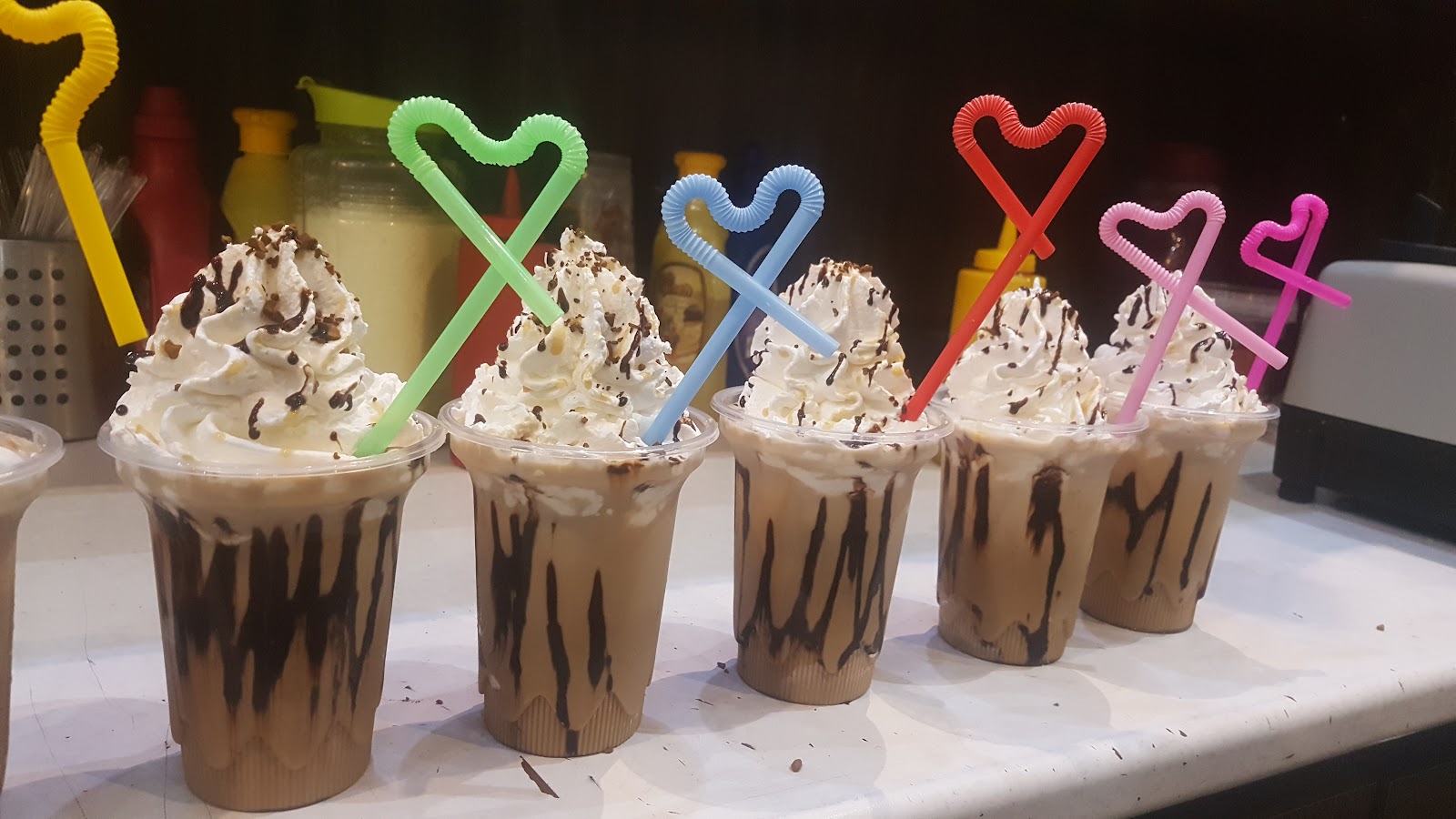 کافه بستنی حاج عمو، تصویر ۲