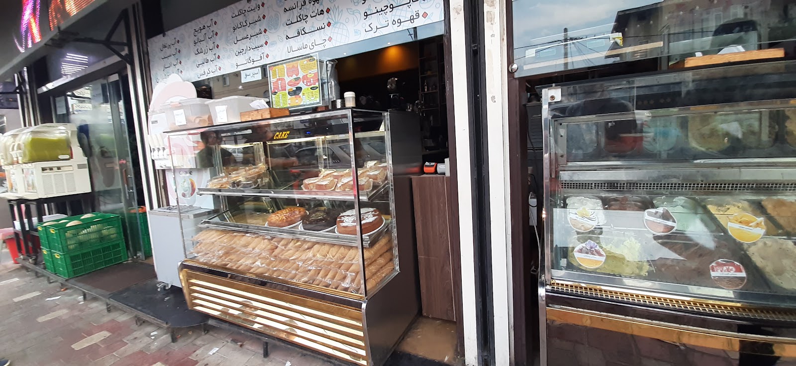 کافه بستنی حاج عمو، تصویر ۶