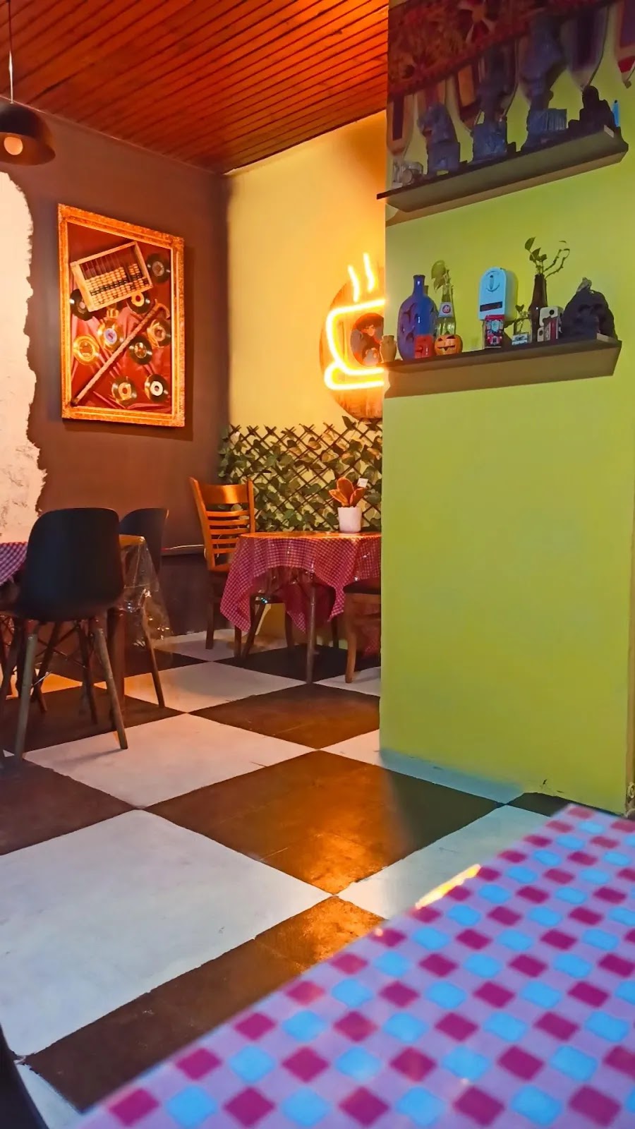 کافه کیمیاگر، تصویر ۴