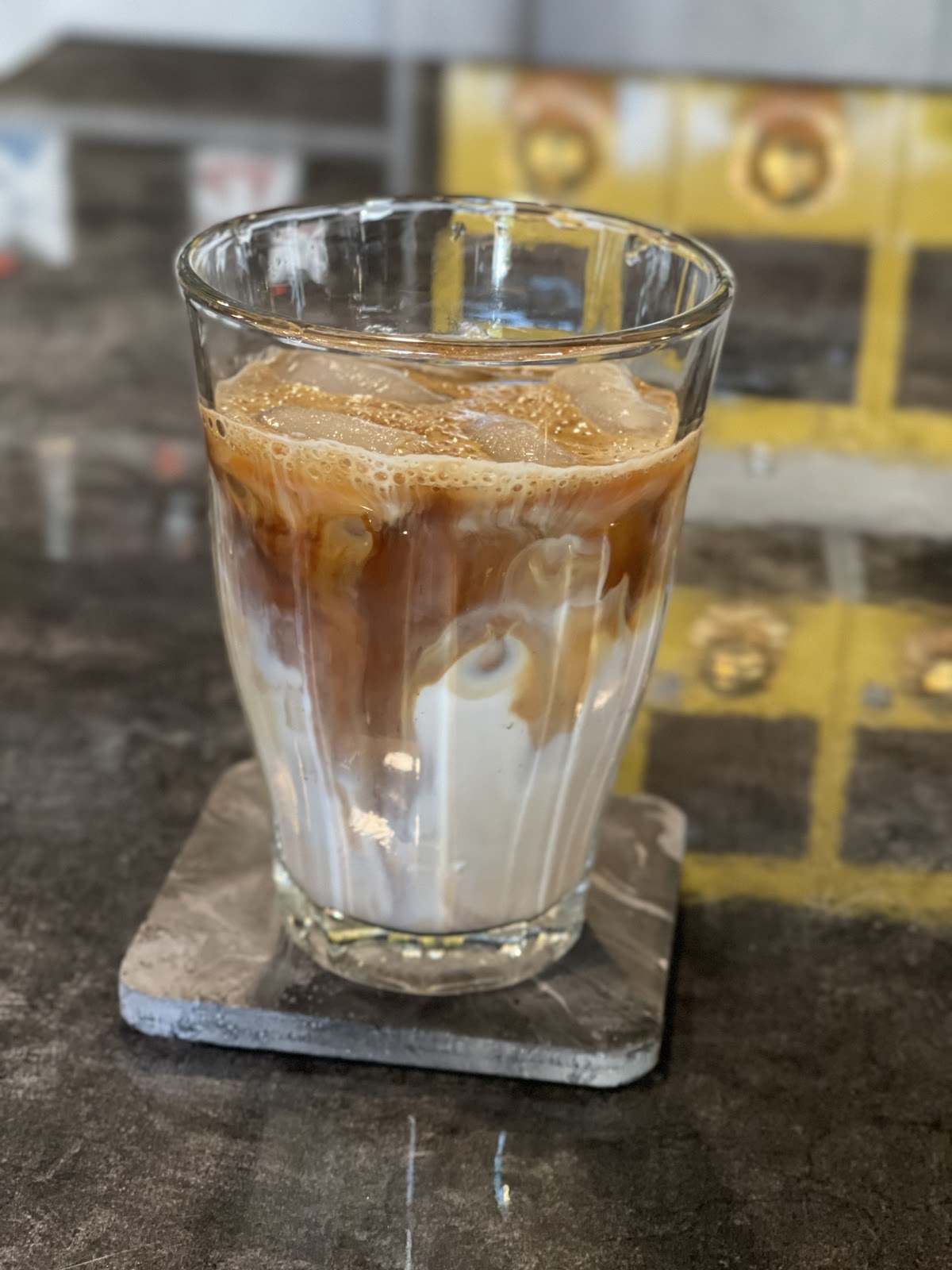 فروشگاه قهوه پاپا، تصویر ۳