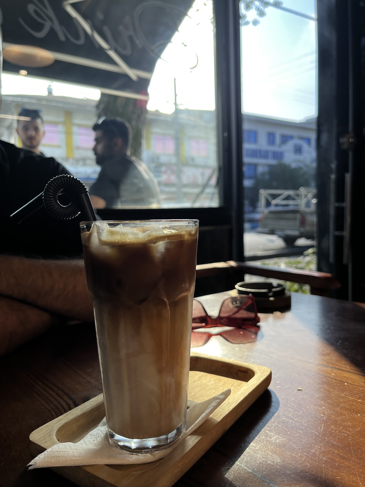 مون کافه، تصویر ۴