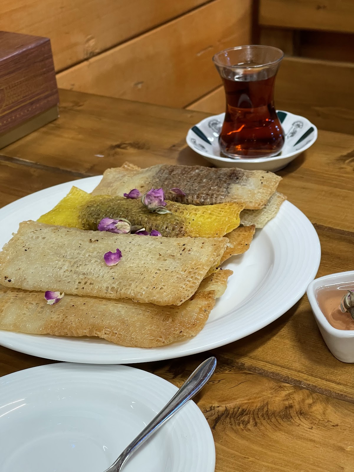 تصویر کافه چیچیلاس صومعه سرا
