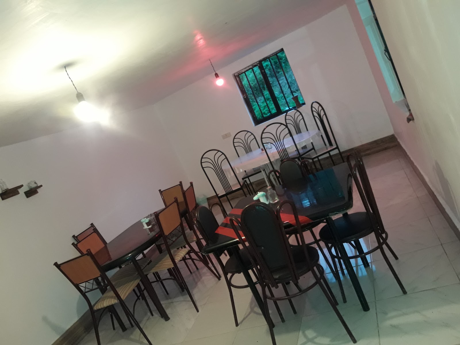 کافه رستوران سنتی بلوط، تصویر ۴