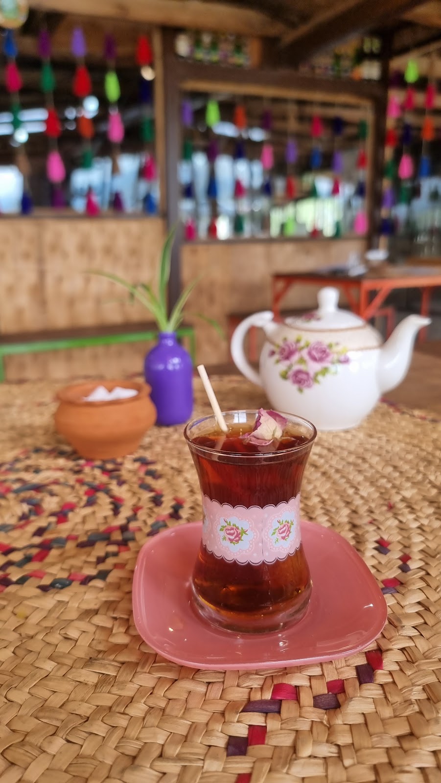 کافه بومیت، تصویر ۴