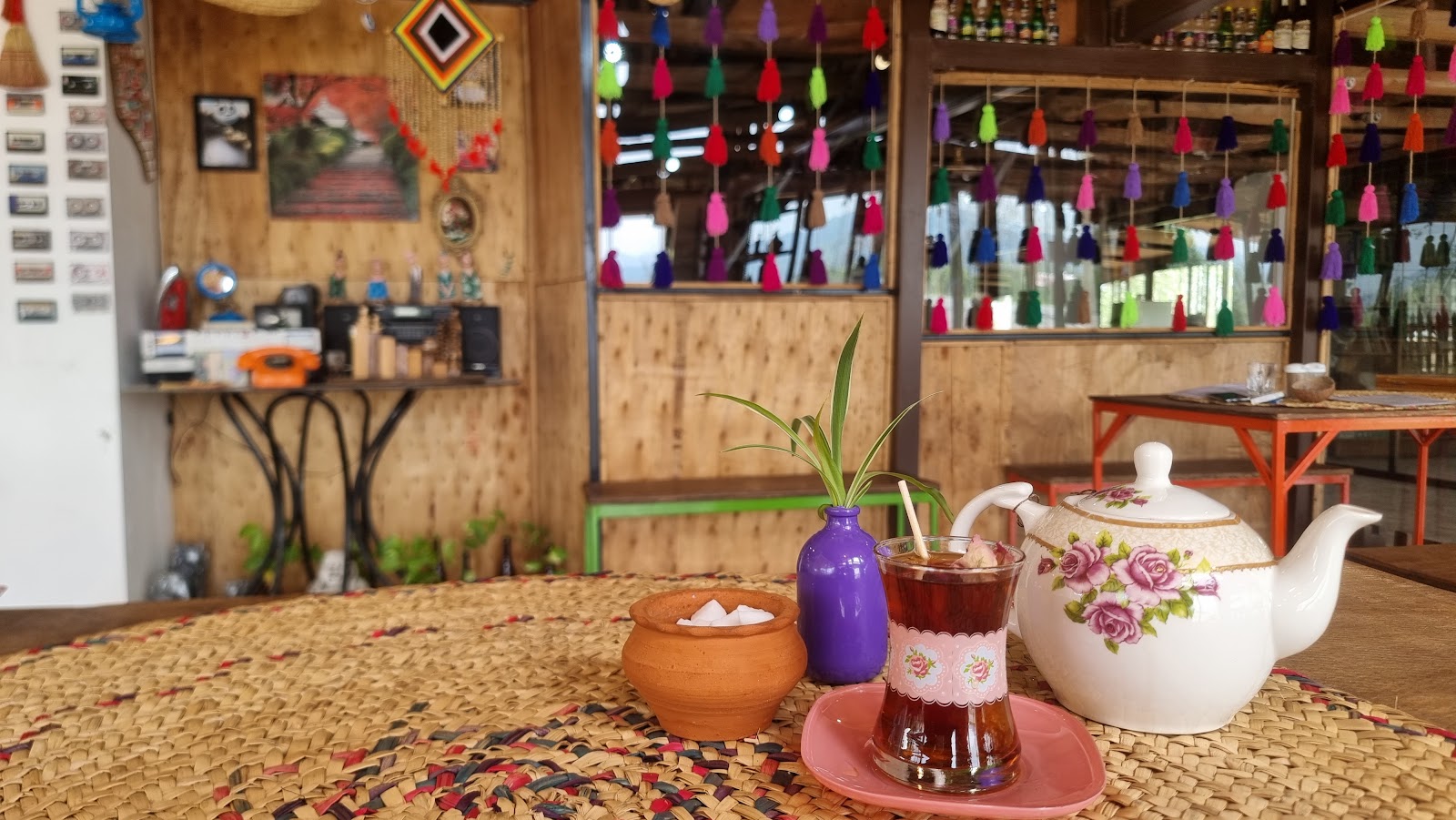 کافه بومیت، تصویر ۶