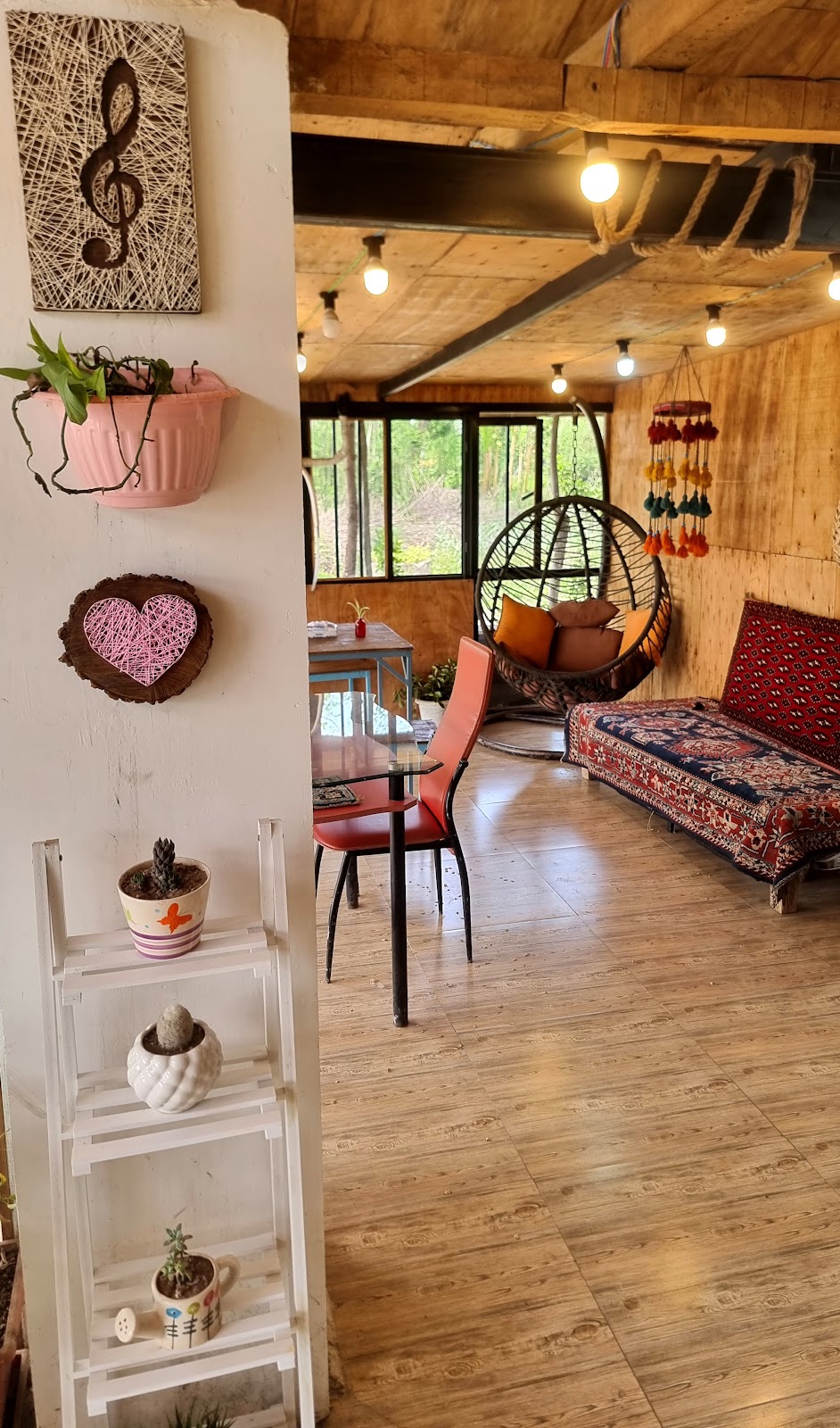 کافه بومیت، تصویر ۷