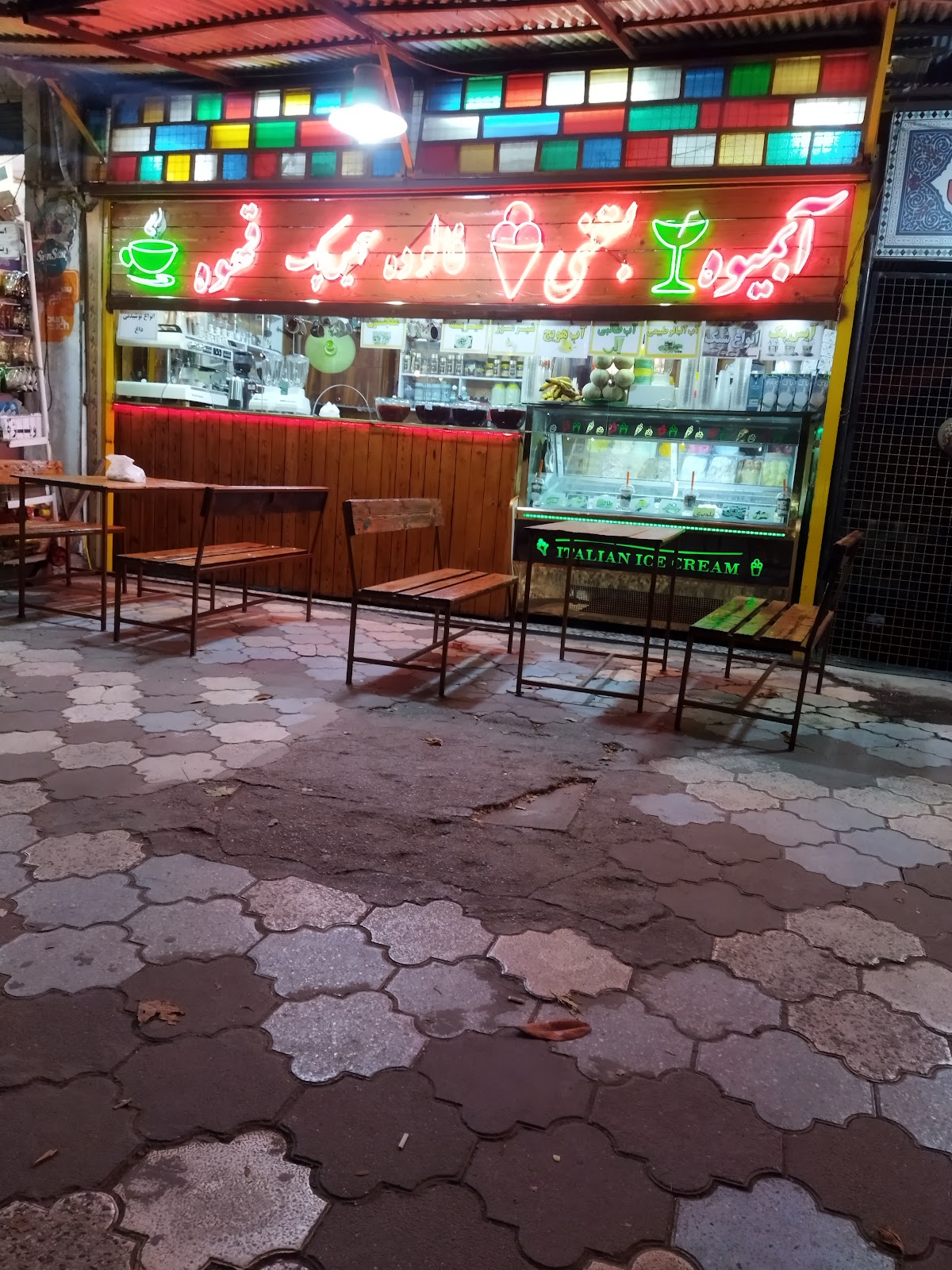 سفره خانه و کافی شاپ کوروش، تصویر ۵