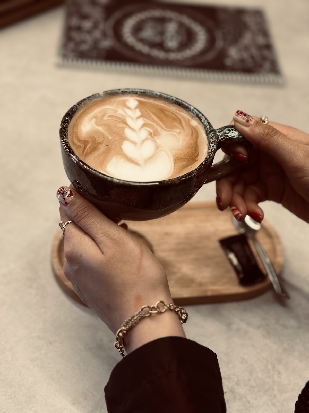 Royal cafe (کافه رویال)، تصویر ۲