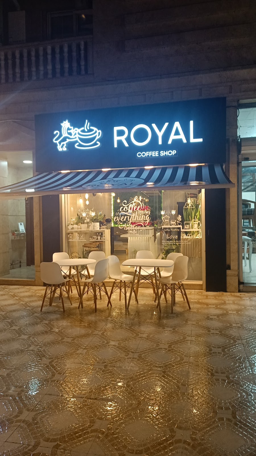 Royal cafe (کافه رویال)، تصویر ۳
