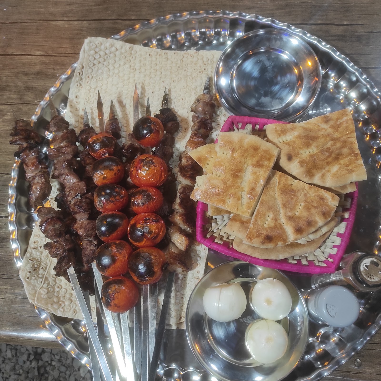 کافه مارکت وحید، تصویر ۲