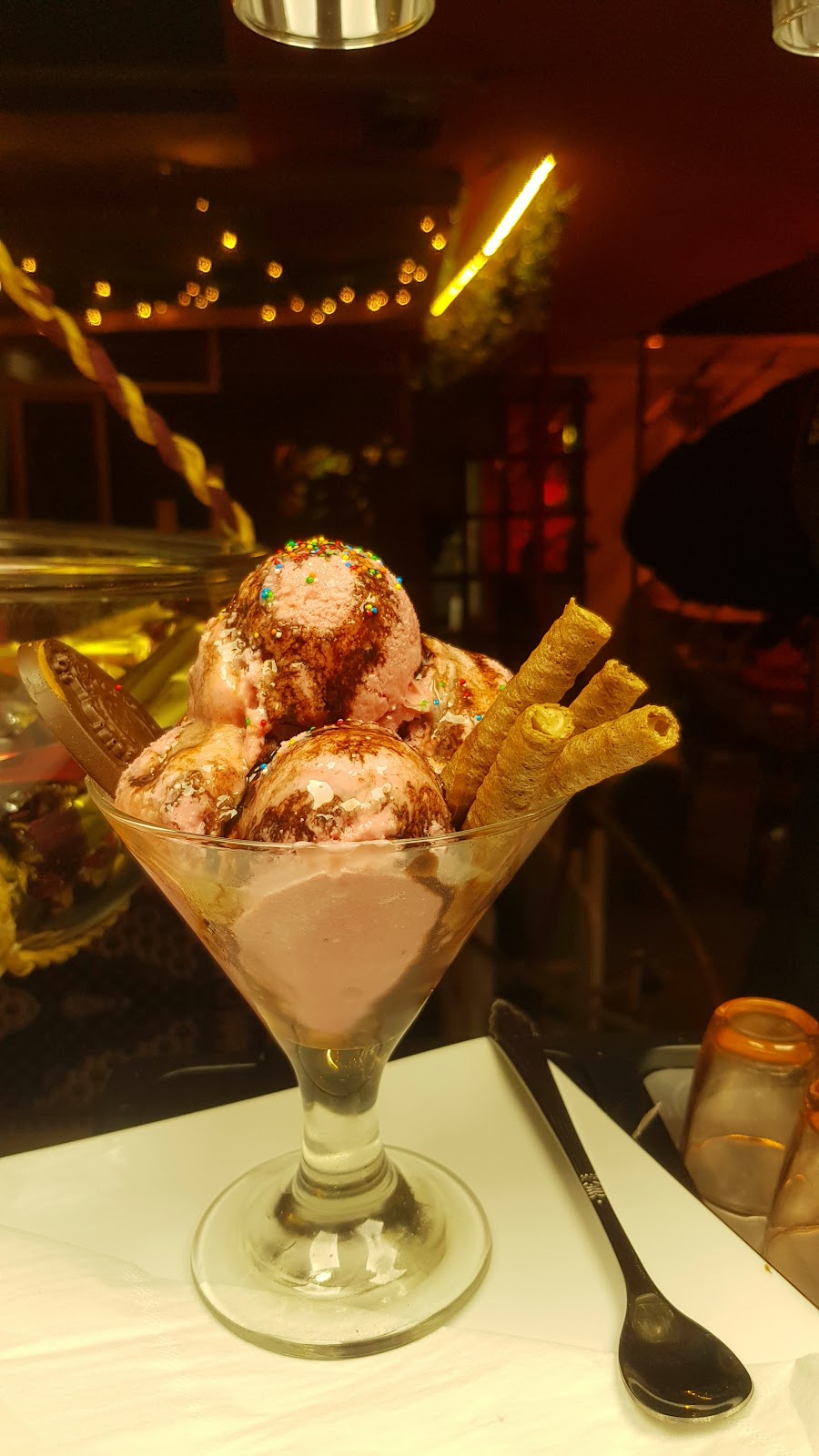 کافه طلا، تصویر ۲