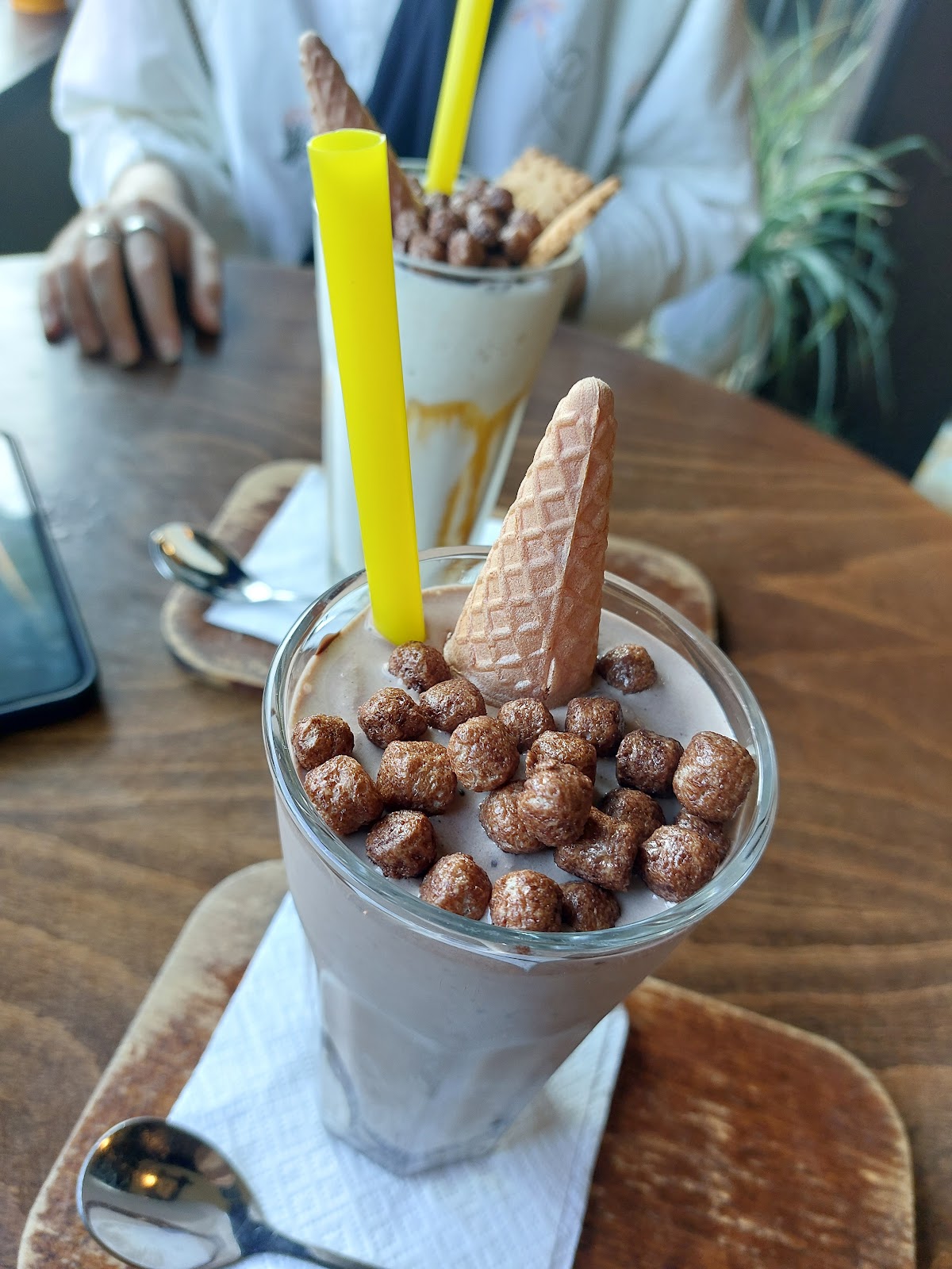 کافه ۹۰۰، تصویر ۳