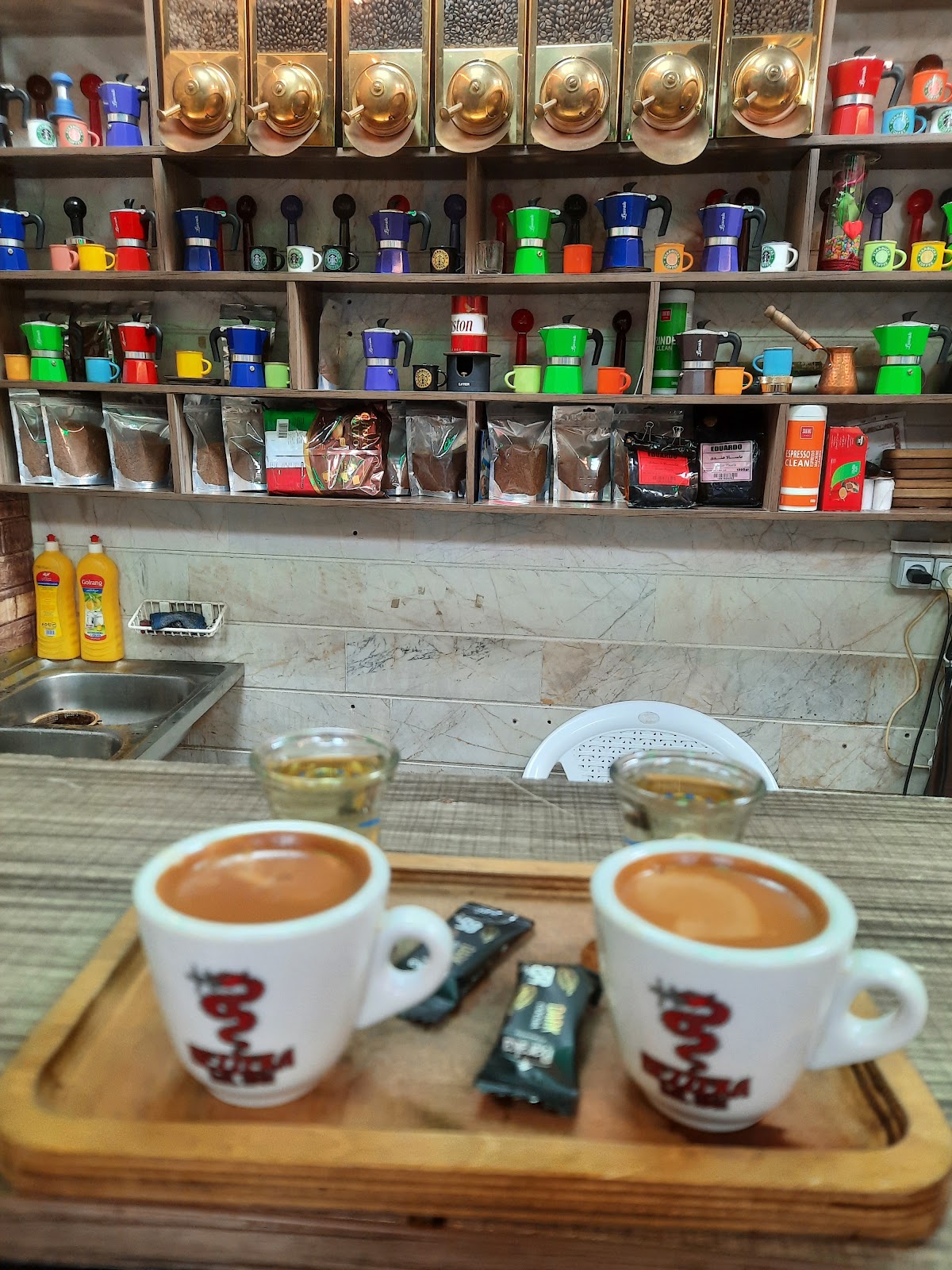 کافه ارامش، تصویر ۴