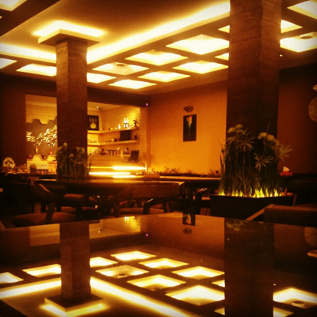 کافه کندو، تصویر ۲