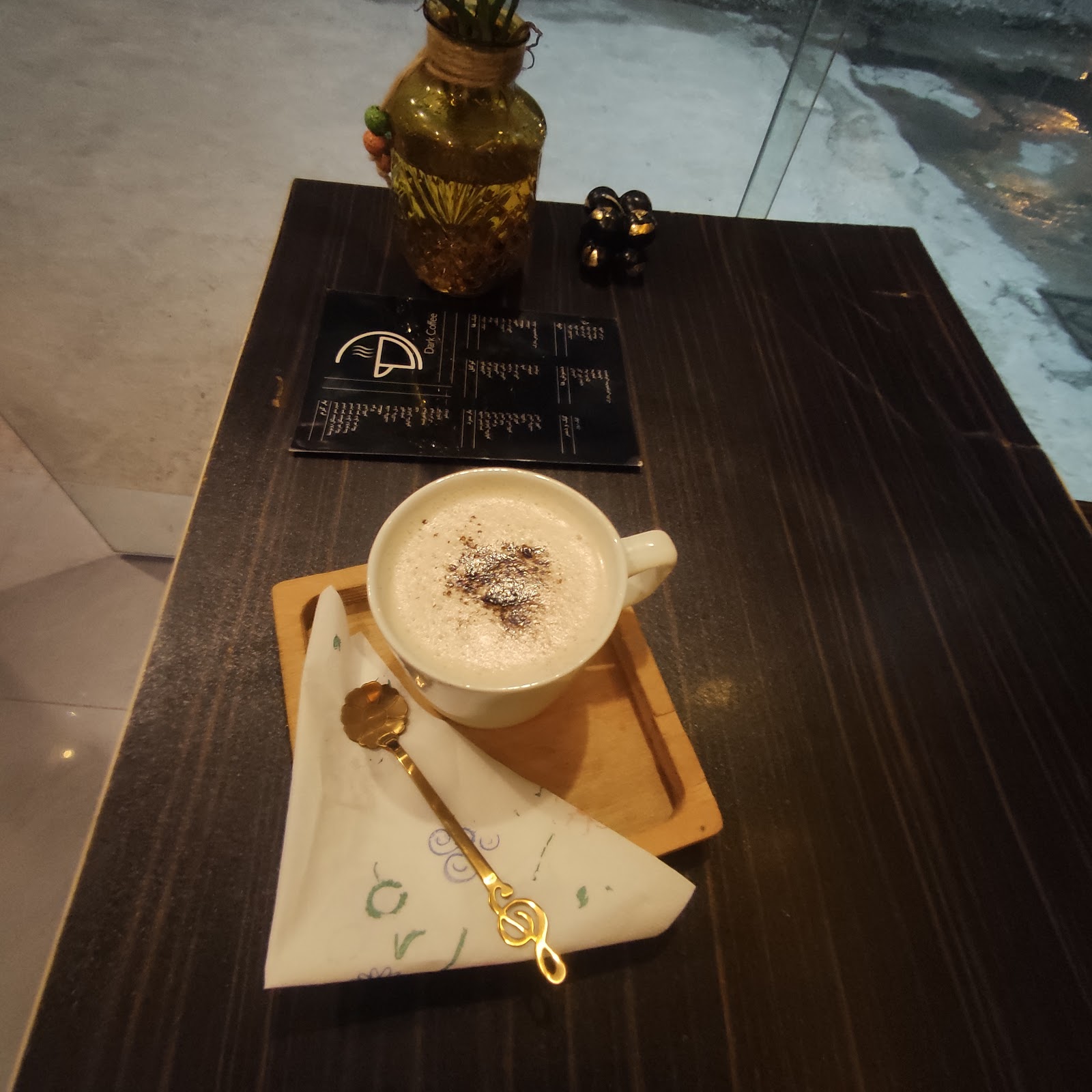 کافه دارک، تصویر ۷