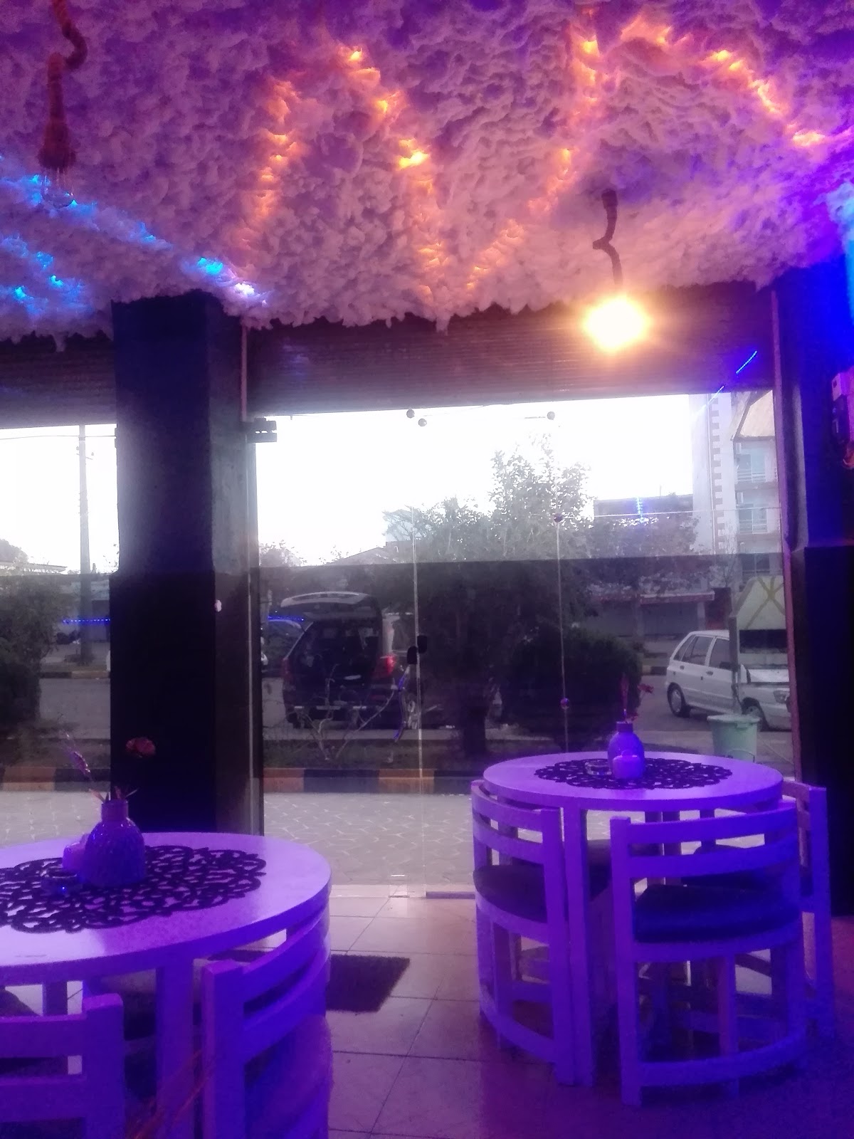 کافه یوفو، تصویر ۲