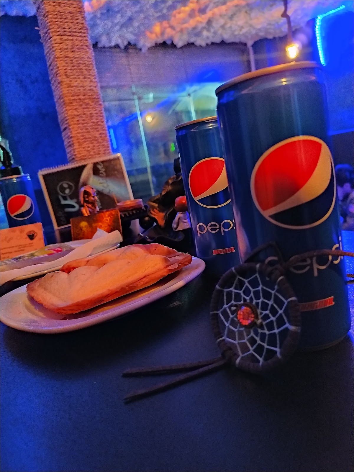 کافه یوفو، تصویر ۳