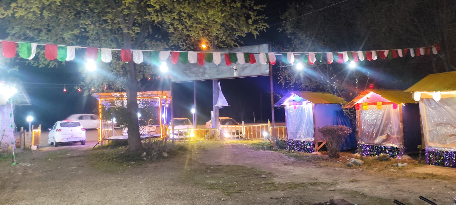 کافه گروس، تصویر ۳