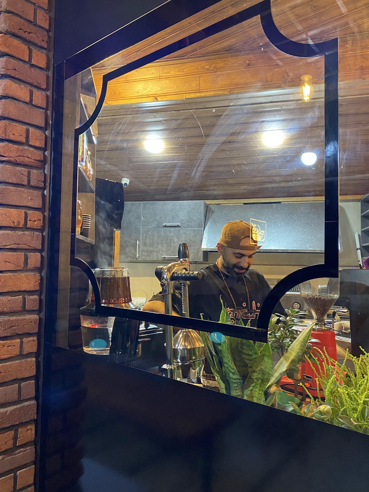 کافه کوچ، تصویر ۷