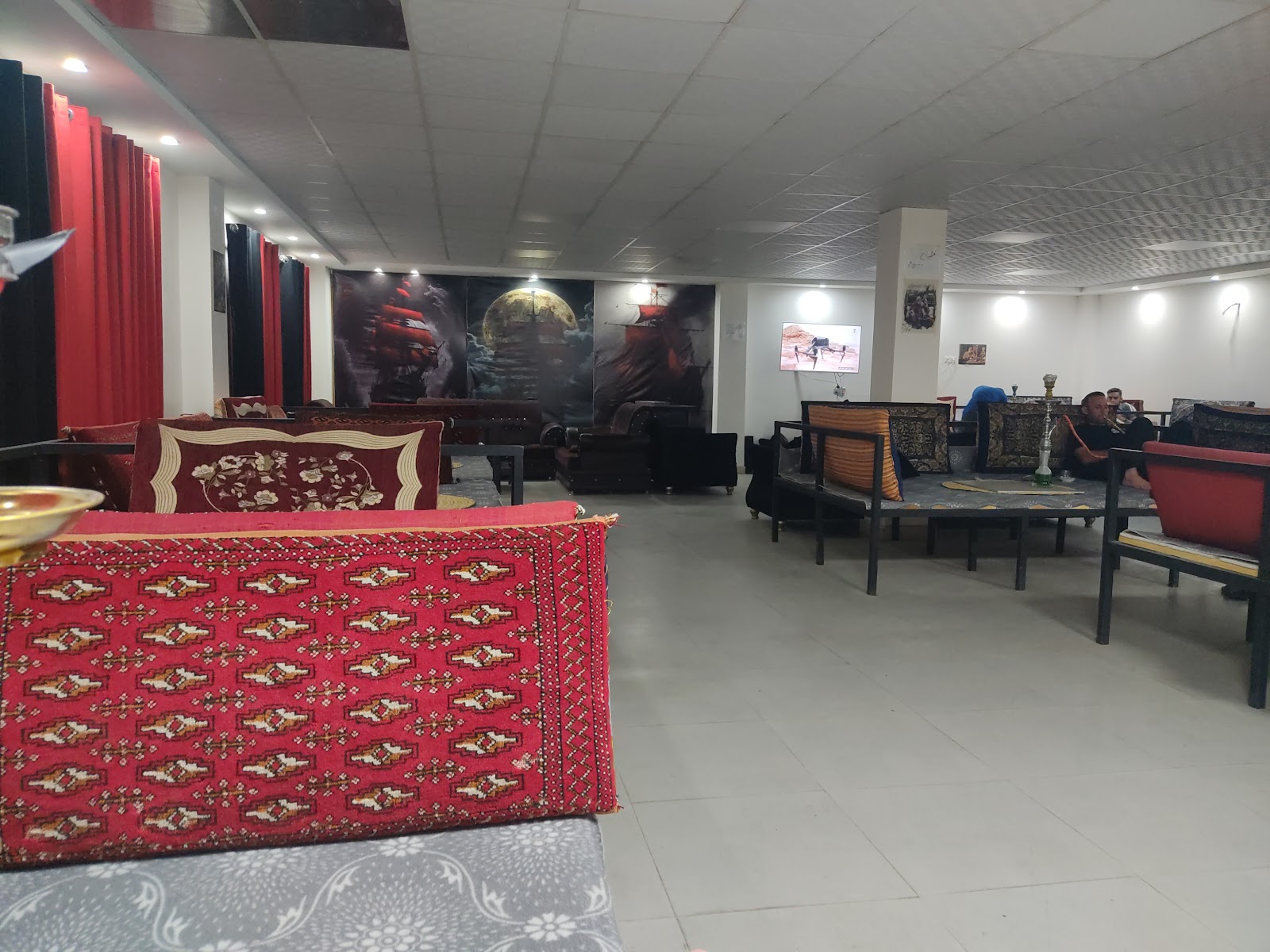 کافه بردیا، تصویر ۲