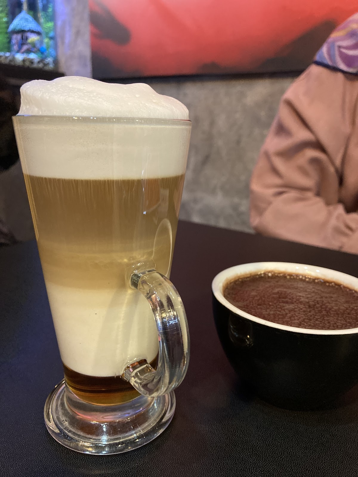 کافه فنجون، تصویر ۲