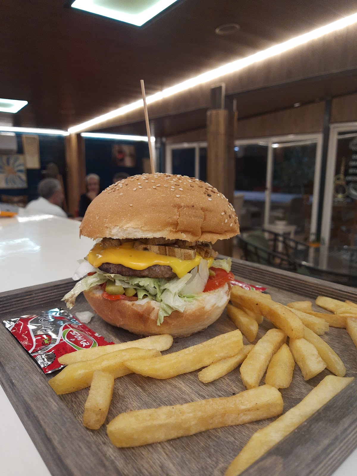 کافه دریا، تصویر ۲